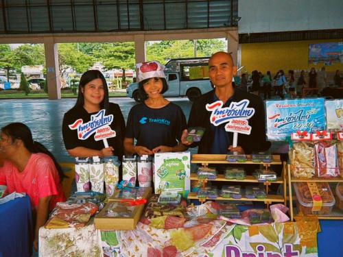 🍠🌿 พช.บ้านหมอ ร่วมกับอำเภอบ้านหมอ จัดตลาดนัด “ไทยช่วยไทย” เฟส 2 กระตุ้นเศรษฐกิจฐานราก สินค้าดี ราคาประหยัด เพื่อประชาชน
